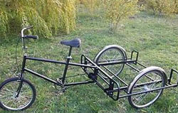 Грузовой велосипед очень удобен в деревенских условиях